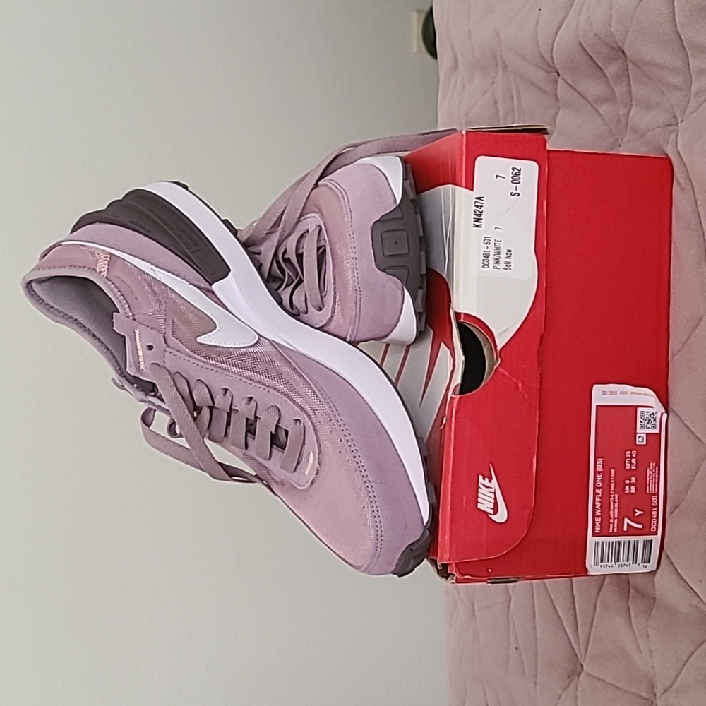 Nike waffle one